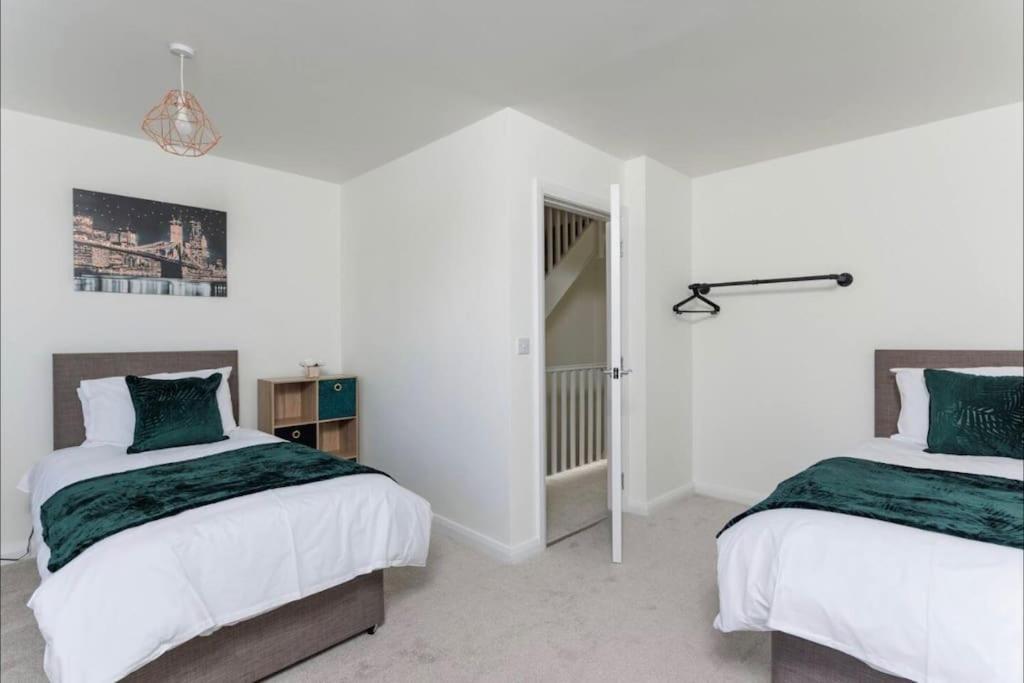 Luxury 3-Bedroom, 2-Bathroom Home Sleeps 7 People Liverpool Exteriör bild