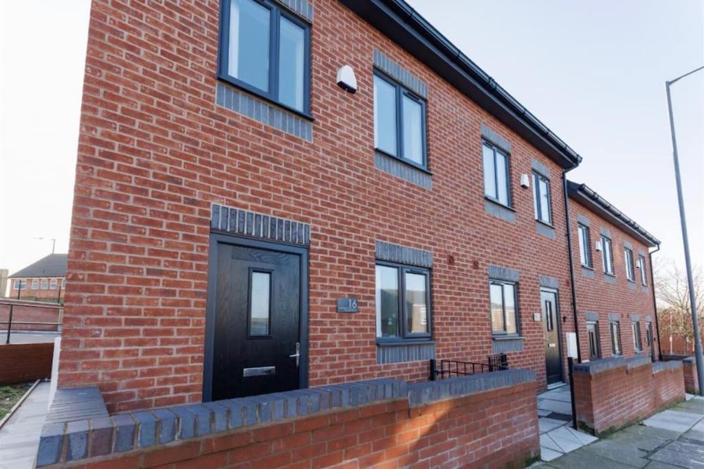 Luxury 3-Bedroom, 2-Bathroom Home Sleeps 7 People Liverpool Exteriör bild