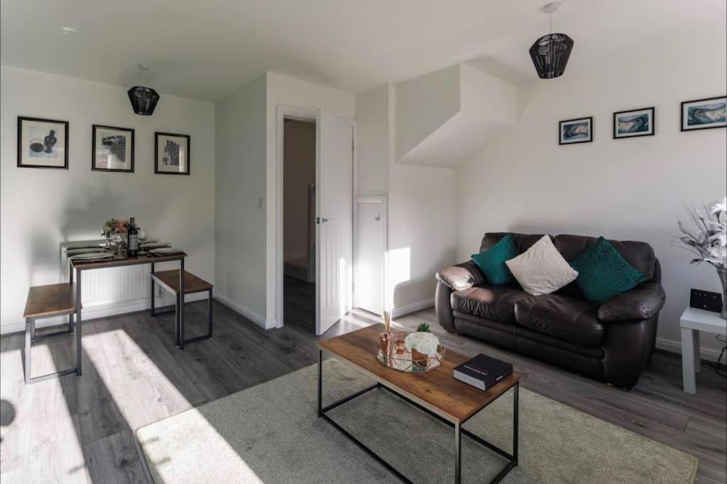 Luxury 3-Bedroom, 2-Bathroom Home Sleeps 7 People Liverpool Exteriör bild