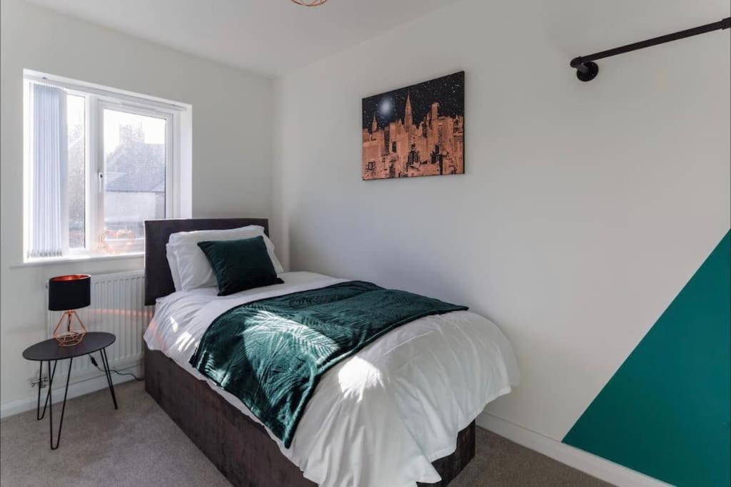 Luxury 3-Bedroom, 2-Bathroom Home Sleeps 7 People Liverpool Exteriör bild