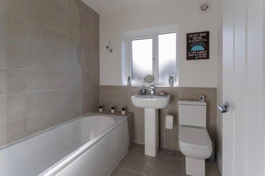 Luxury 3-Bedroom, 2-Bathroom Home Sleeps 7 People Liverpool Exteriör bild